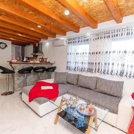 Apartament July